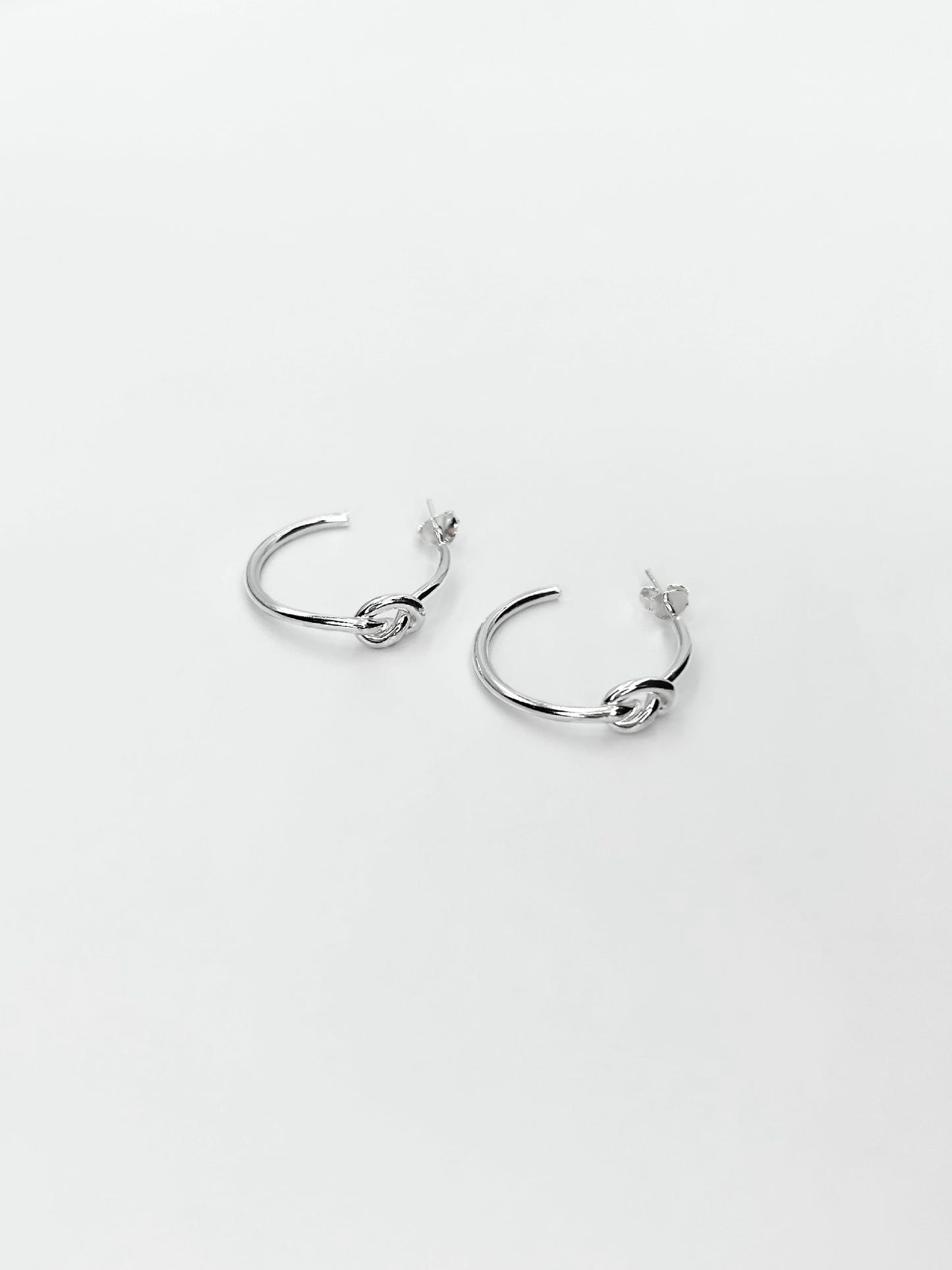 KNOT HOOPS