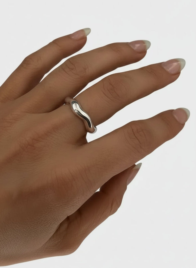 CHUNKY WAVY RING