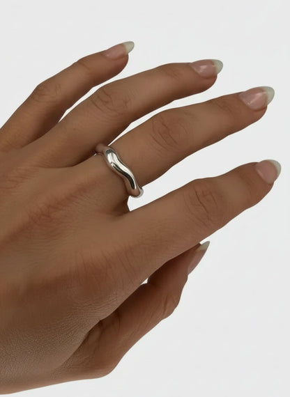 CHUNKY WAVY RING